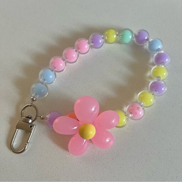 KATE SPADE NWOT Leather Lucy Spade Flower Wristlet, Beaded Bag Charm INCLUDED! - Picture 6 of 8